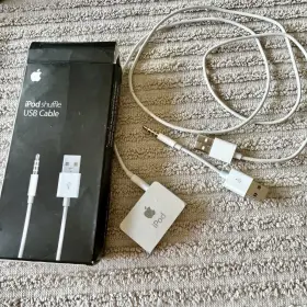 Apple 547597922149 Ipod Shuffle 2gb 4th Generation Silver Parts -repair 2 Usb Cable Bundle