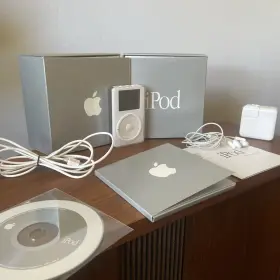 Apple 718908388068 Ipod 1st Generation 5gb With Headphones Box Bundle - Works Read