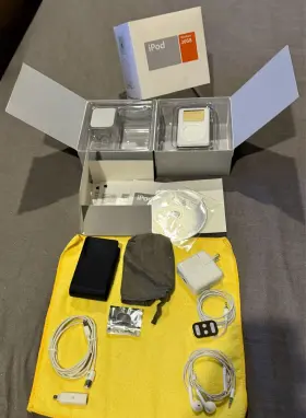 M8741 Apple 718908423868 Ipod Classic 2nd Gen 20gb Original Matching Box.. Great Cond