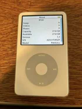 Apple 885909104413 Ipod Classic Video 5th Generation Enhanced White 30 Gb Lines On Lcd