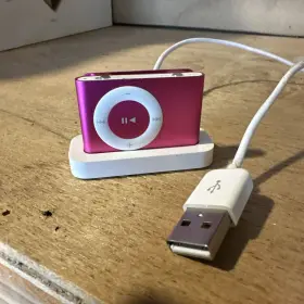 Apple 885909186211 New Sealed 1gb 2nd Generation Ipod Shuffle Pink