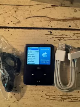 Apple 885909189618 Ipod Nano 3rd Generation Black 8gb Refurbished Bundle Strong Battery