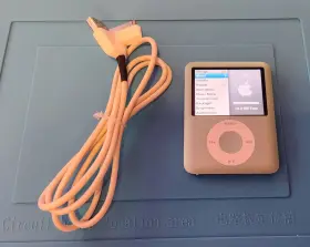 Apple 885909193905 Ipod Nano Mint Green A1236 3rd Generation 8gb Working With Charger Bundle