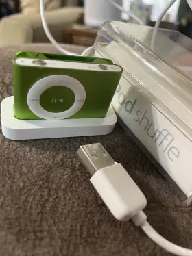 Apple 885909268375 Ipod Shuffle 1gb 2nd Generation A1204 Ma951ll/a Green