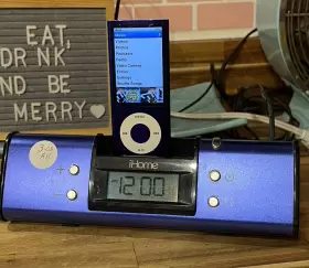 Apple 885909305872 Ipod Nano 5th Generation Purple 8 Gb With Ihome Clock Radio Works