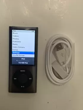 Apple 885909309504 Ipod Nano 5th Generation Black 16 Gb Bundle Excellent Condition