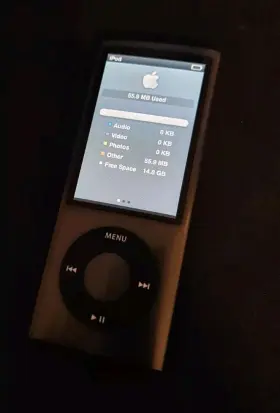 Apple 885909311842 Ipod Nano 5th Generation 16 Gb - Gray Good Condition
