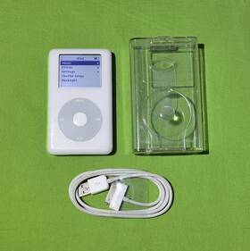 Apple A1059/m9268ll Ipod 4th Gen 40gb Bundle