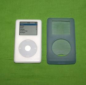 Apple A1099/m9829ll Ipod 4th Gen Photo 30gb Bundle
