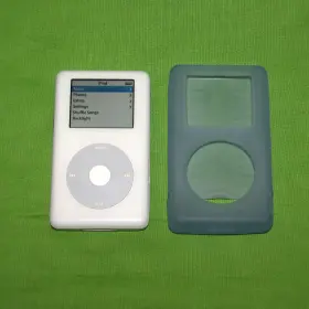 Apple A1099/m9829ll Ipod 4th Gen Photo 30gb Bundle
