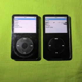 Apple A1136/ma146ll/ma002ll A Lot Of 2 Ipod 5th Gen Black