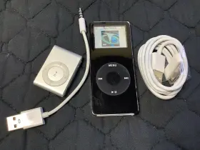 2ndgen Apple Ipod 1stgen Shuffle 1gb - Silver. Nano 4gb- Black. Both Working