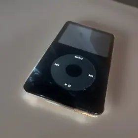 4y5333pltxx Apple Ipod 5th Generation 30 Gb Will Not Hold Charge. Selling For Parts
