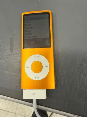 81285 Apple Ipod Nano 4th Model 8gb Orange Used With Some Scratches
