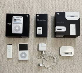 Apple Ipod 885909105137 Vintage Lot 30gb Universal Dock Usb Power Adaptor All Boxes
