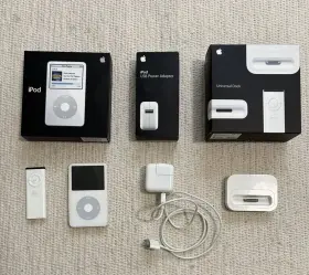 Apple Ipod 885909105137 Vintage Lot 30gb Universal Dock Usb Power Adaptor All Boxes
