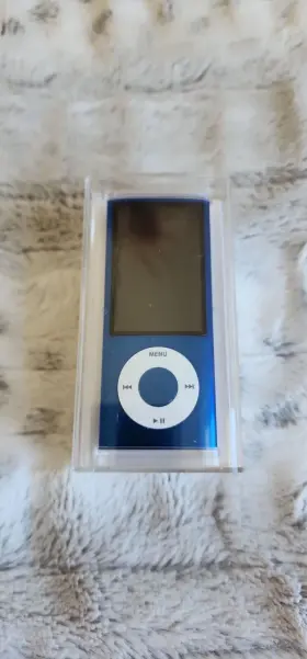 Apple Ipod 885909312375 Nano Bundle 8gb 5th Gen Read
