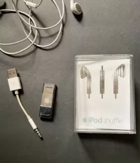 Apple Ipod 885909354979 Shuffle 3rd Generation Black 2 Gb A1271 With Box Cord Tested Working