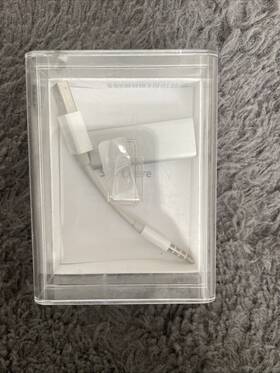 Apple Ipod 885909355280 Shuffle 2gb Silver Model # A1271 With Wire And Box Untested