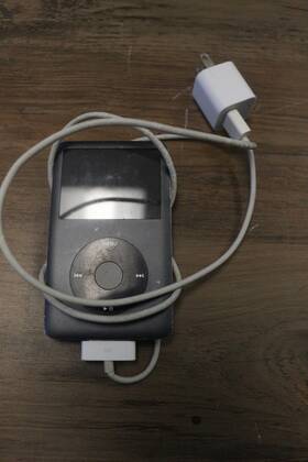 Apple Ipod 8k852vpr2c7 120gb 6th Generation