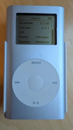 M916oll Apple Ipod Mini With Holster Silver 4gb