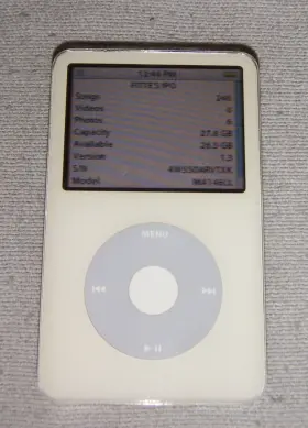 Ma146 Apple Ipod Classic 5th Gen 30gb Digital Media Mp3 Player White. Works Great