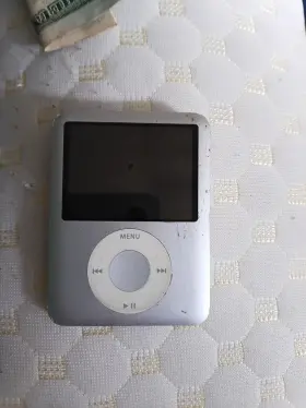 Apple Ipod Ma980ll/a1236 Nano 3rd Generation 8gb