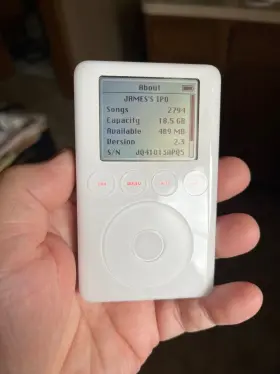 P9244 Apple Ipod Fully Working Classic 3rd Generation 20 Gig New Battery. 2700 Songs