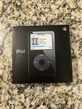 Pa146ll Apple Ipod Cib Classic 5th Gen 30gb Black A1136 Needs Screen Replaced. Plays