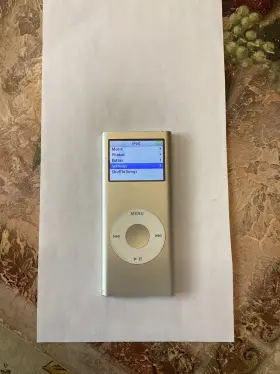 Pa426ll Apple Ipod Touch Nano Second Generation Model Used