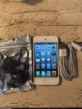 Apple Ipod Pe179ll/a Touch 4th Generation White 16gb Clean Used Bundle Strong Battery