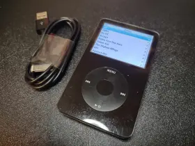 Jq60814xtxn Apple Ipod Classic 5th Generation Video Black 60 Gb Charger Bundle Works Great