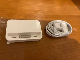 M596zm Apple M596zm/b Ipod And Iphone Dock. White Docking Station For Ipods Iphones
