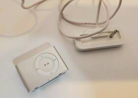 Apple Ma565ll/a A1204 Ipod Shuffle 2nd Gen Model 1gb Mp3 Silver - Tested/working