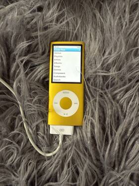 Apple Mb748j Ipod Nano 4th Gen 8gb Slightly Used
