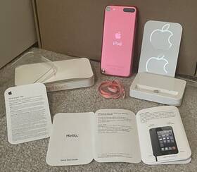 Apple Mc903c/a 32gb Ipod Touch Pink - Excellent Original Box And Strap Charging Dock