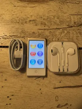 Mkmx2vc Apple Mkmx2vc/a Ipod Nano 7th Generation Gold 16gb Used Bundle. Has 1 600 Songs