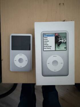 Apple Pb562ll/a Ipod Classic 6.5 Gen 120gb Silver With Box