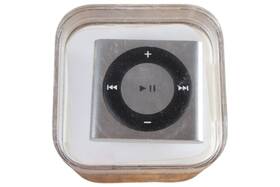 Apple Pc584ll/a Ipod Shuffle 2gb Silver Model A1373 Compact Mp3 Player Used