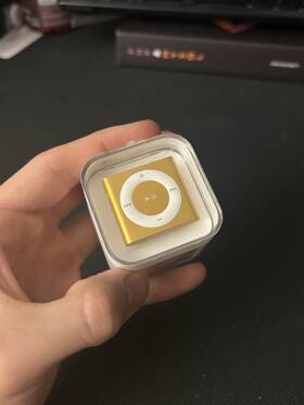 Apple Pc749ll/a Ipod Shuffle A1373 Orange 2gb 4th Generation New Factory Sealed