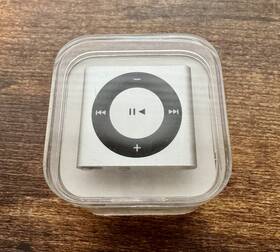 Apple Pd778ll/a Ipod Shuffle 4th Generation Silver 2 Gb - New