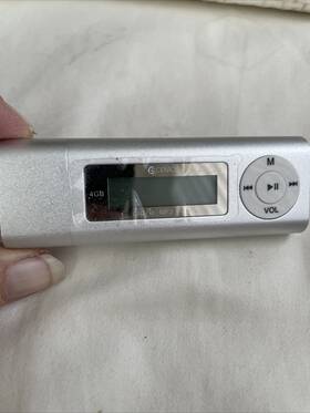 Centon 4gbcraze-01-bp Craze 4gb Usb Mp3/fm Player And Voice Recorder With 1.1 Inch Read