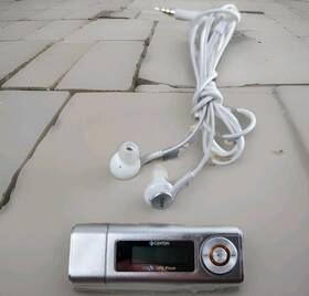 Centon 8gbcraze-01-bp Craze 8gb Usb Mp3/fm Player Voice Recorder With 1.1 Inch Color Changing Lcd Akg