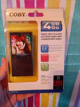 Coby Mp7574g Colby 4 Gb Go Mp3 Player Video 2.4 In Screen