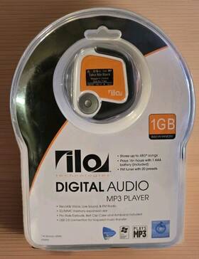 Digital Audio 576995 Ilo Mp3 Player Bundle 1gb Memory With Earbuds And Armband New Sealed