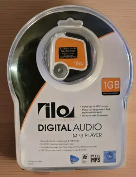 576995 Digital Audio Ilo Mp3 Player Bundle 1gb Memory With Earbuds And Armband New Sealed
