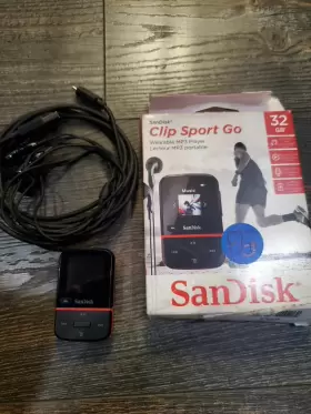 Sdmx30-032g-g46b Go Sandisk 32gb Clip Sport Mp3 Player Black/red