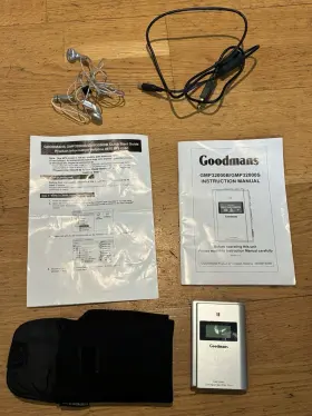 Gmp32000s Goodmans Mp3/wma 2gb Player Bundle With Case Manual Headphones Charger