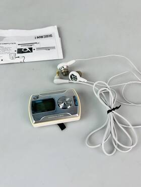 Gpx Mw3816 256 Mb 160 Songs Digital Audio Player With Philips Earphones Bundle