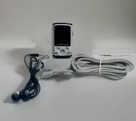 Itvp-333 Innovative Technology 1gb Media Player Mp3 Headphones And Charger Bundle
